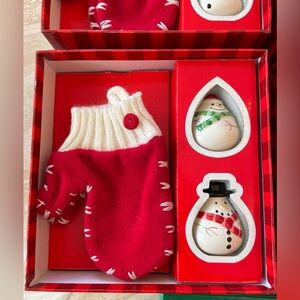 NWT Set of 4 Boxes Red Holiday Tableware Holders & Salt/Pepper Shakers